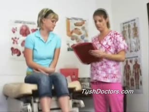 Catrina ve a su mÃ©dico por el examen total de ginecologÃ­a lÃ©sbica